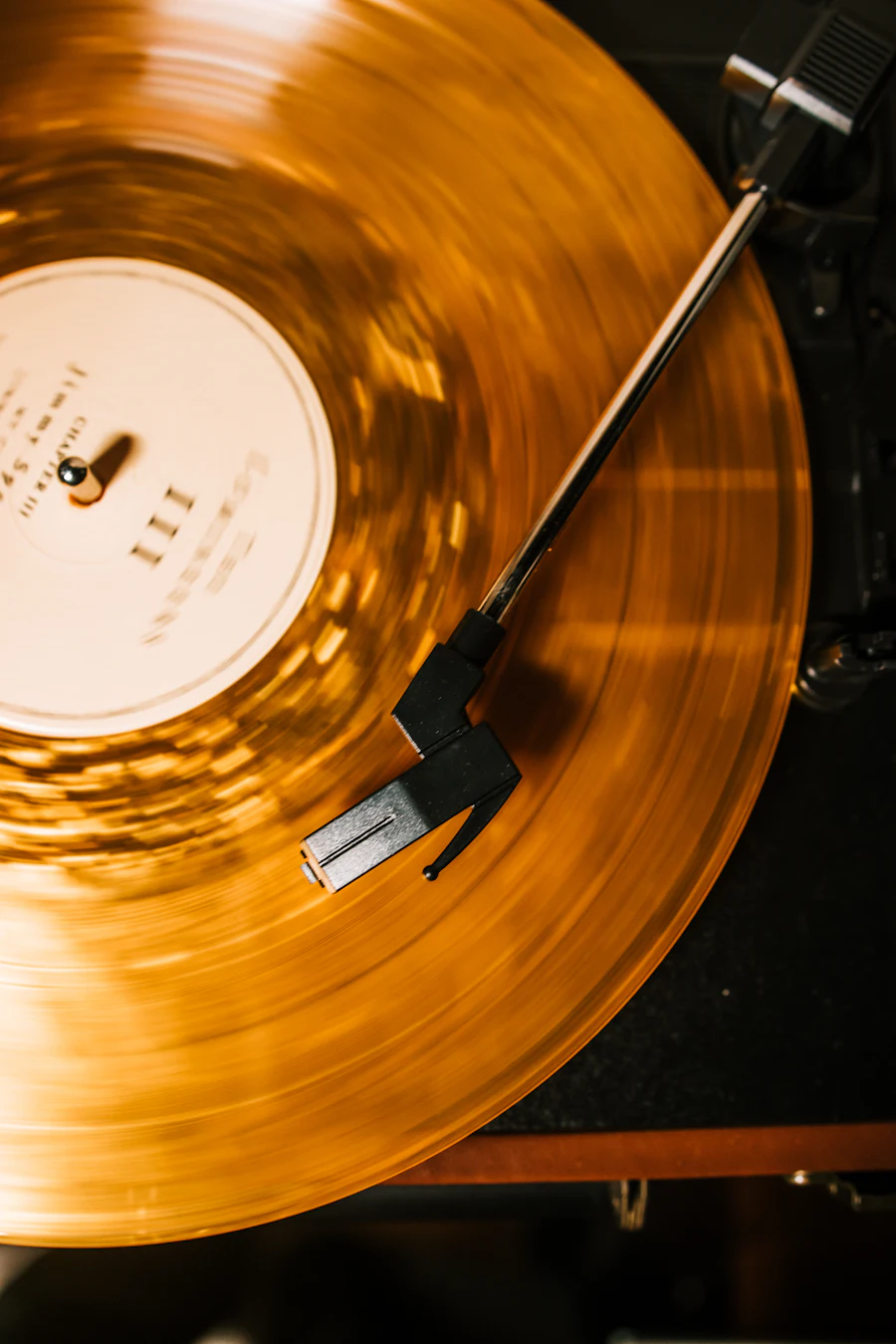 Amber vinyl spinning