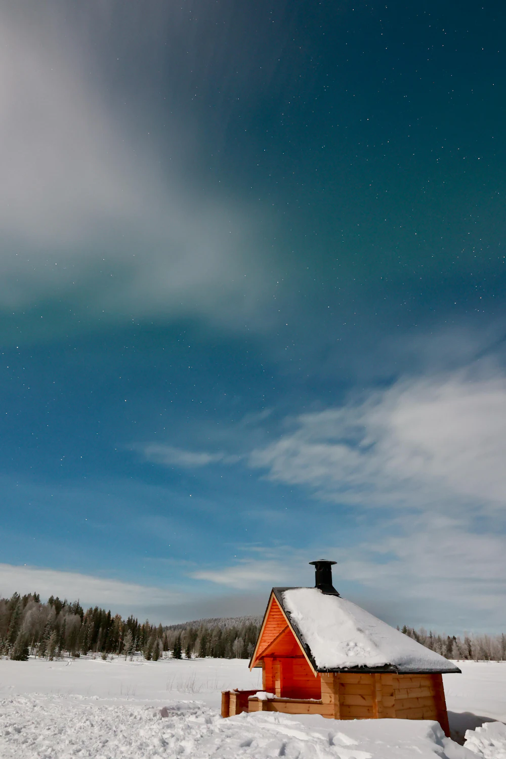 Sauna cabin under the aurora